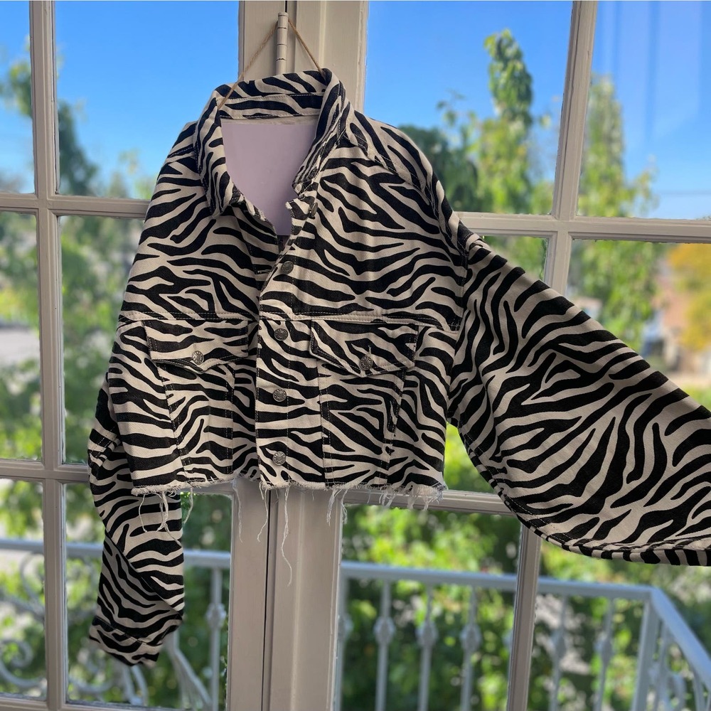 NWT Sunset & Spring cutoff zebra denim jacket
